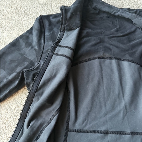 Lululemon camo define jacket size 10 - Picture 4 of 5